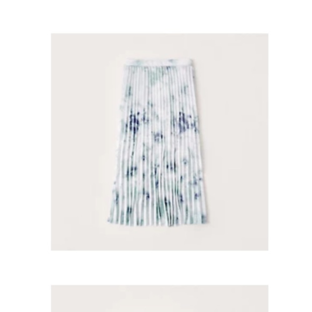 Abercrombie and Fitch - Pleated Satin MIDI Skirt - petite Large